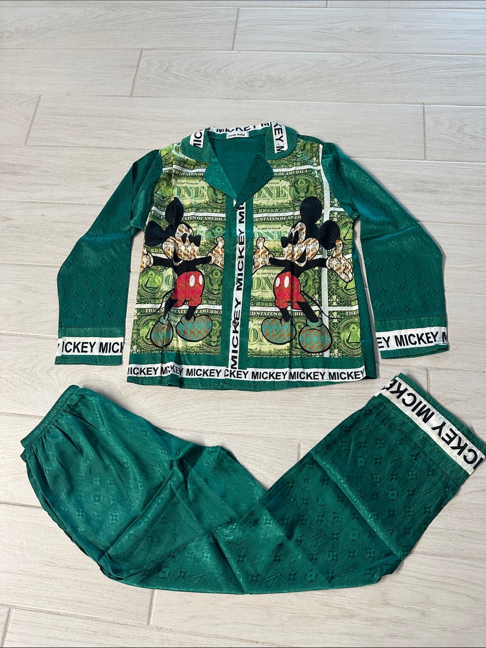 Print of the US dollars scratch silk pajamas set